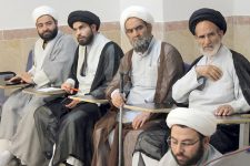 گزارش تصويري/برگزاري جلسات بصيرتي و دانشافزايي اساتيد، روحانيون و طلاب يزد