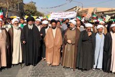 حضور روحانيون و طلاب يزد در راهپيمايي ۱۳ آبان يزد