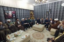حضـور مدیر حوزه علميه استان یزد در منزل یکی از عروج یافتگان سانحه هوایی+ عکس
