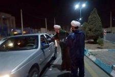 حضور مستقيم مدير حوزه علميه استان يزد در صحنه توزيع مواد ضدعفوني در سطح شهر + عكس و فيلم