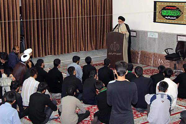 تجمع طلاب یزد در پی مضروب شدن چند تن از روحانیون