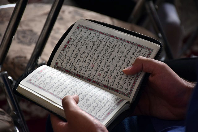 طلاب یزد در مسابقات قرآن با یکدیگر به رقابت می پردازند