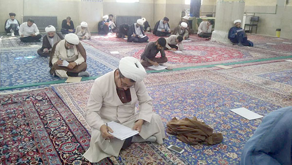 رقابت طلاب یزدی در آزمون تخصصی سطح ۳ مشاوره اسلامی