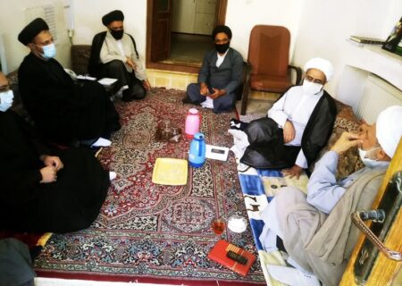 شورای معاونان حوزه علمیه استان یزد با حضور در مدرسه علمیه خان، با مدیر و کادر این مدرسه دیدار و گفتگو کردند.