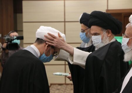 سه نفر از طلاب یزد ملبس به لباس روحانیت شدند