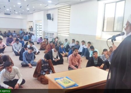 حضور مسئولان حوزه علمیه استان یزد در مدرسه امام صادق(ع) اردکان + عکس