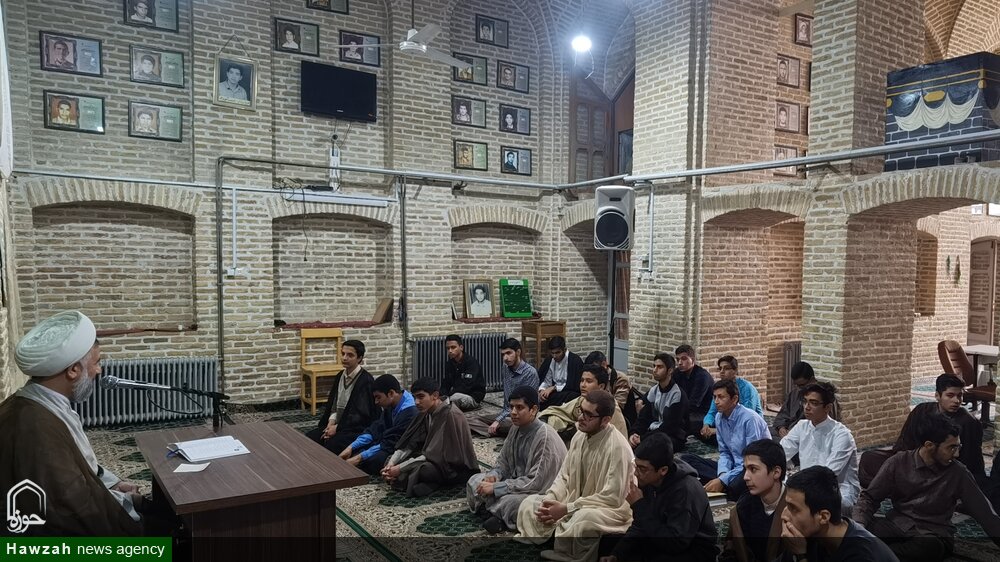 حضور مسئولین حوزه علمیه یزد در مدرسه علمیه امام خمینی (ره) + عکس