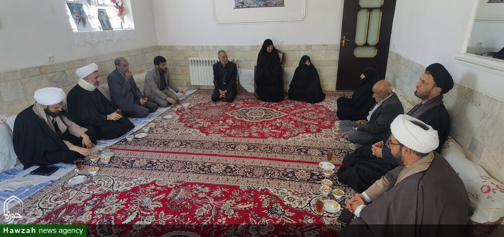 دیدار مدیر حوزه علمیه یزد با خانواده روحانیون شهید شهرستان بافق + عکس