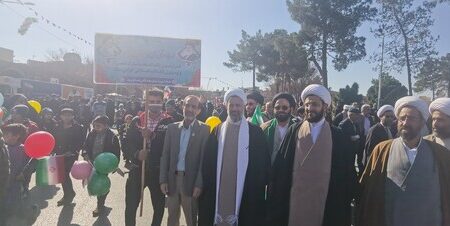 حضور روحانیون و طلاب در راهپیمایی ٢٢ بهمن شهرستان یزد