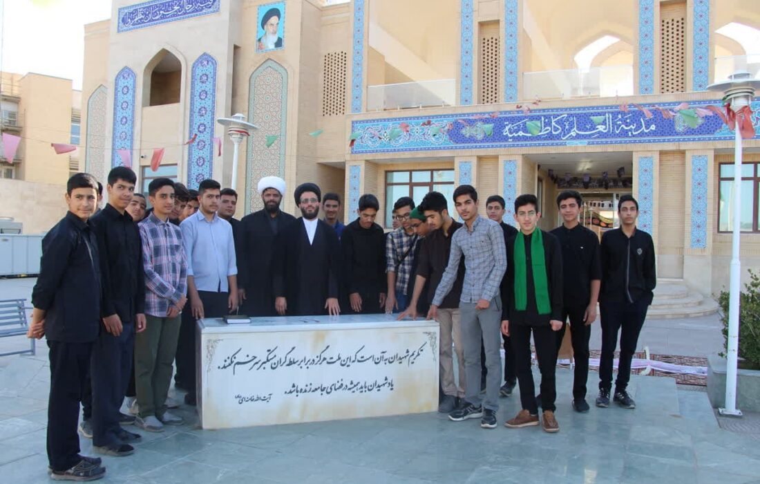 تصاویر/ بدرقه طلاب جدید الورود به دوره میثاق طلبگی توسط مسئولان کاظمیه