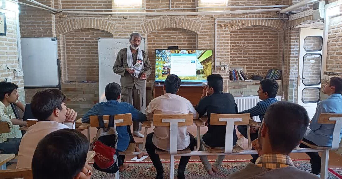 برگزاری مجلس خاطره گویی ایام دفاع مقدس در مدرسه علمیه امام خمینی (ره)